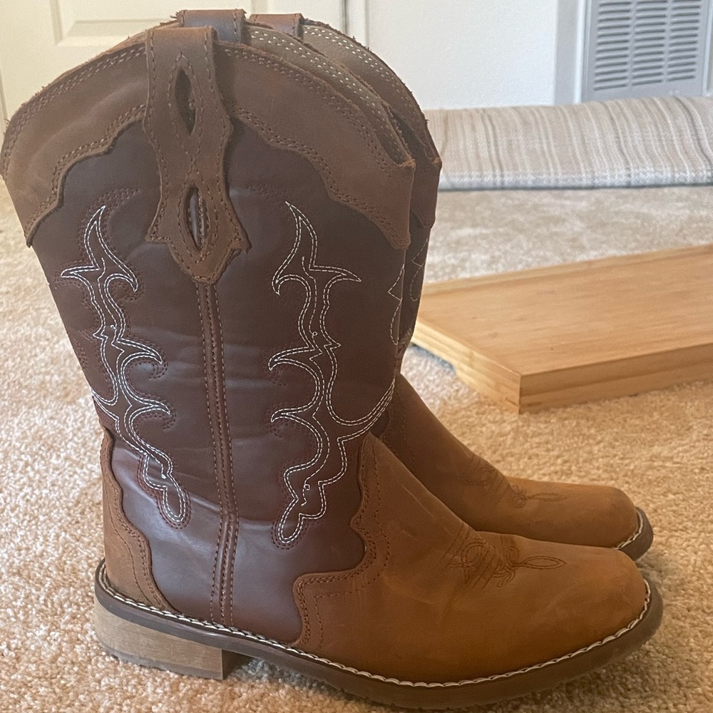 cowgirl/cowboy western boots